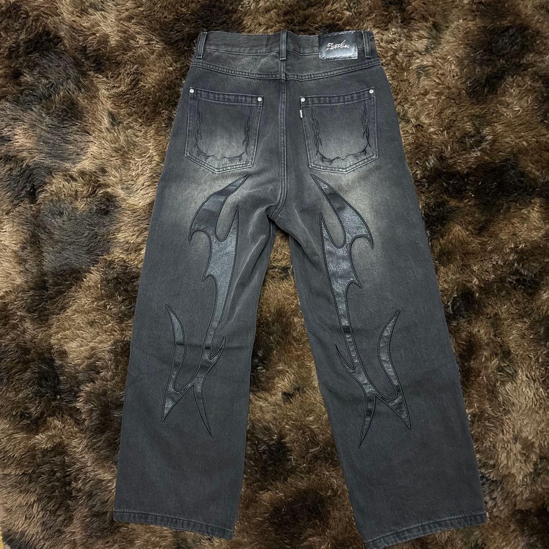 SUPPLIER トライバル レザーパッチ バギーデニム Sサイズ