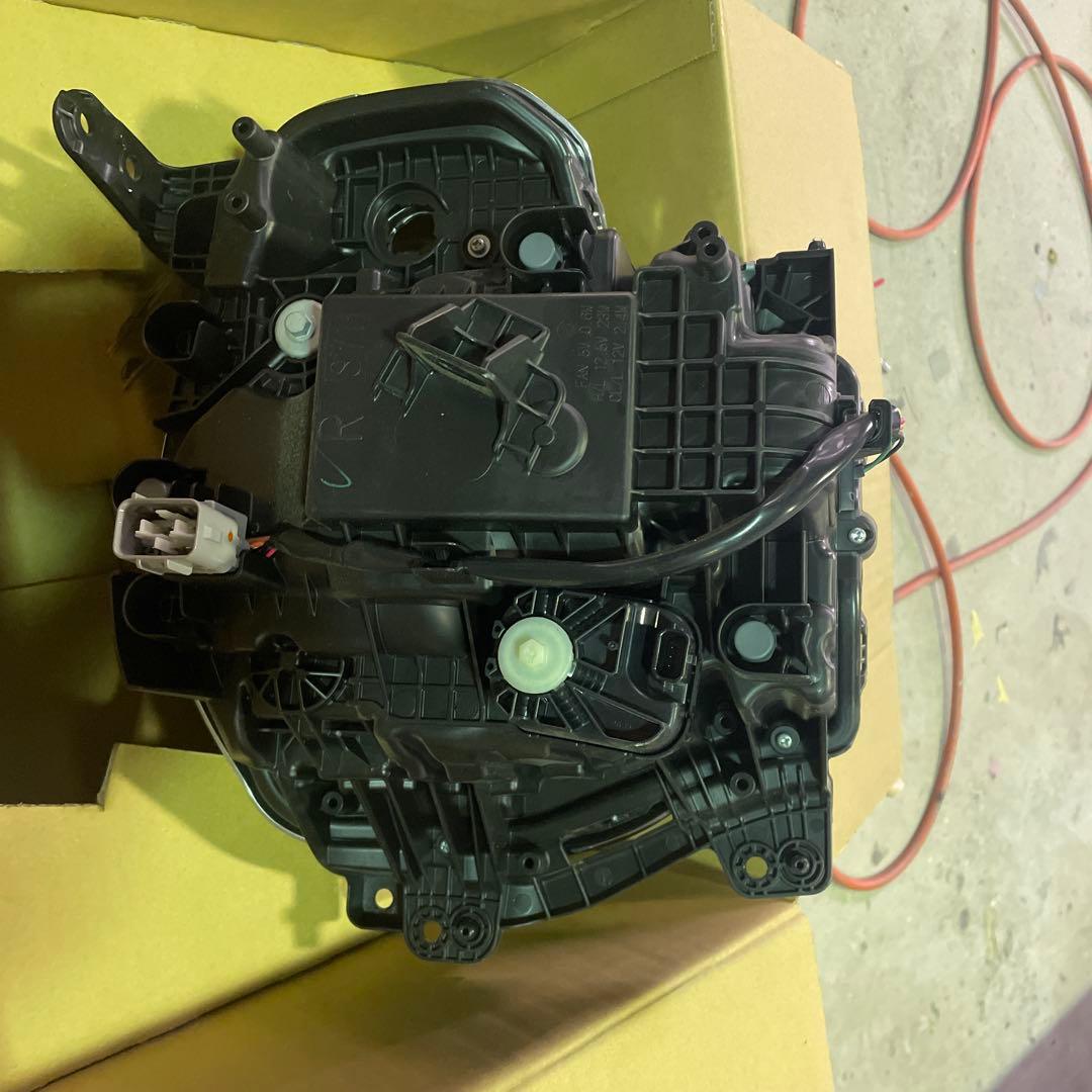 スズキ　ハスラー　ＭＲ92S系　右LED ヘッドライト　35120-59S14