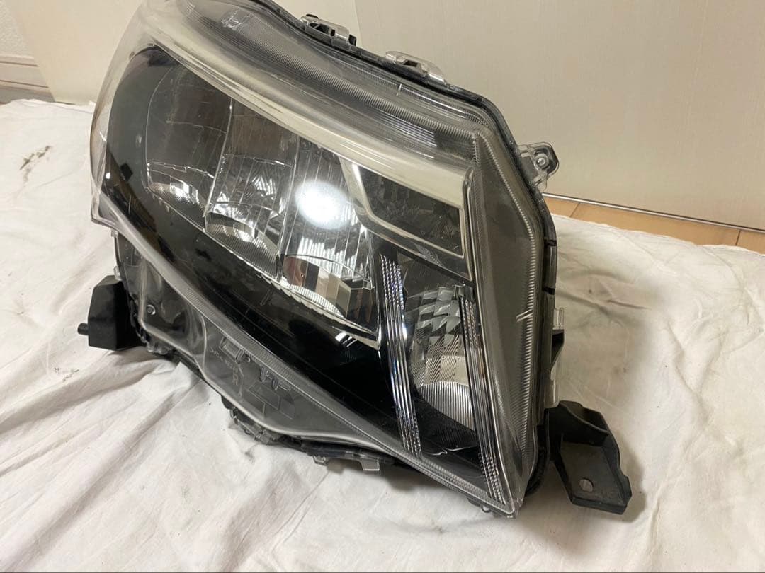 M900A ルーミー　後期　右ヘッドライト　中古