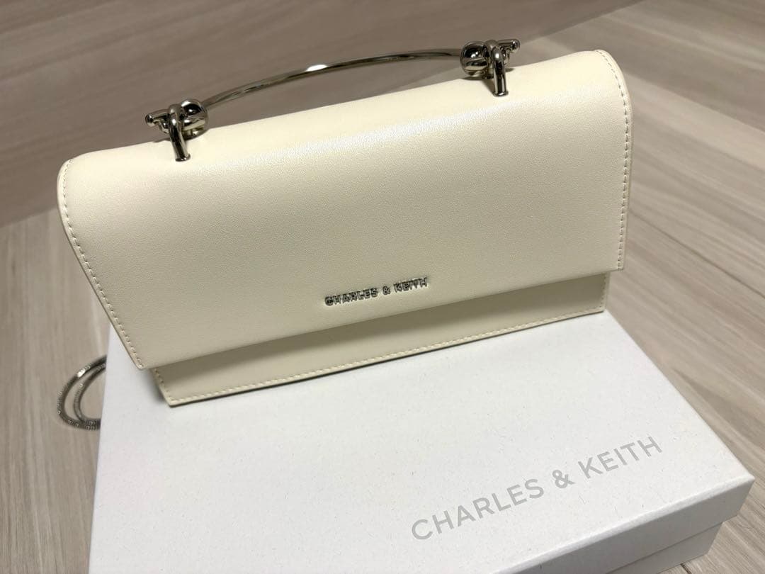 CHARLES & KEITH アイボリー ミニバッグ