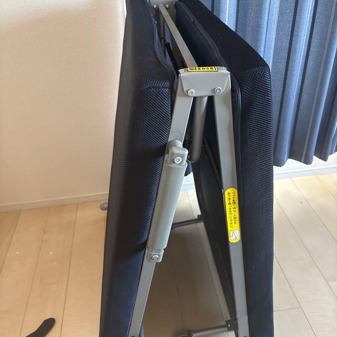 ダークブルー折りたたみベッド