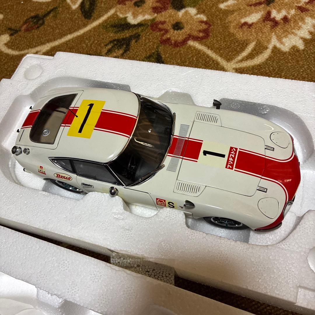 オートアート　TOYOTA 2000 GT 1:18