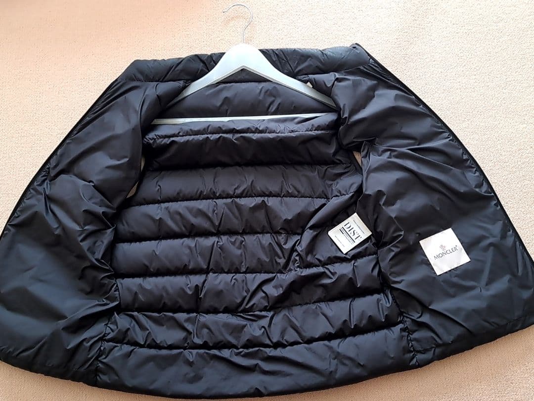 MONCLER メンズ ダウンベスト
