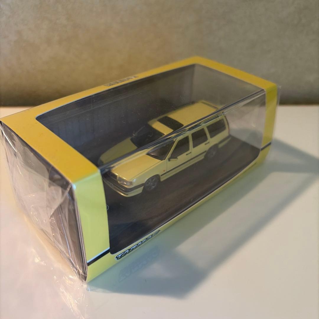 ミニカー Volvo 850 T-5R Estate 1/64