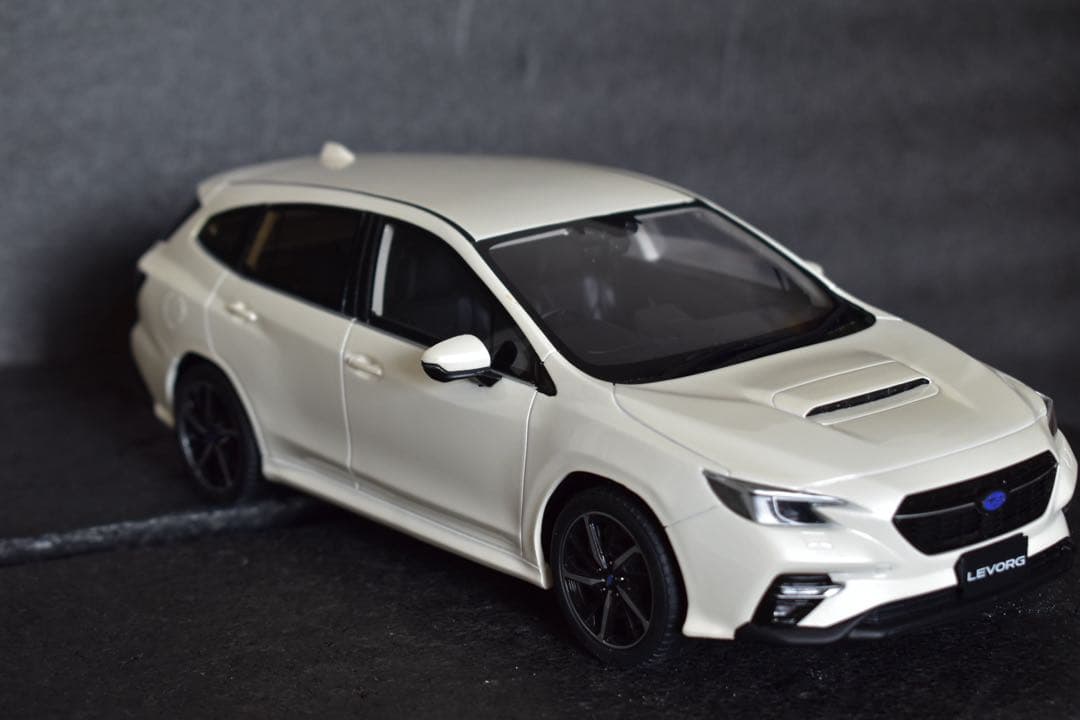 1/18 京商 サムライ スバル レヴォーグ GT レジン ミニカー