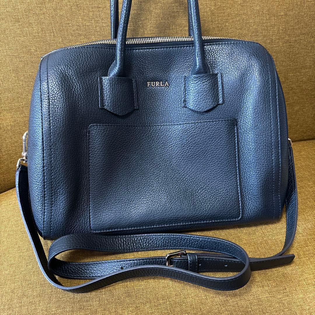 FURLA 黒 レザー ハンドバッグ