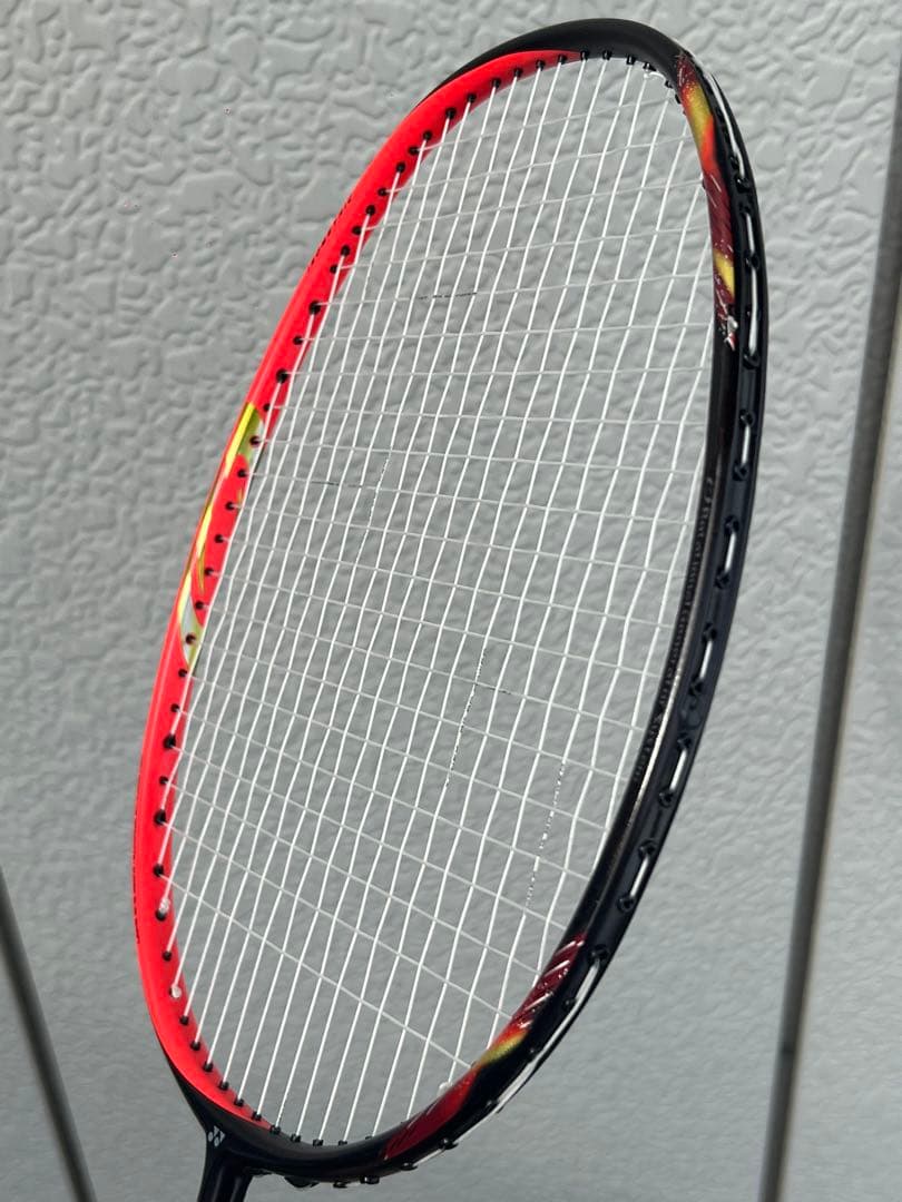 アストロクス77バドミントンラケットASTROX 77 4U5
