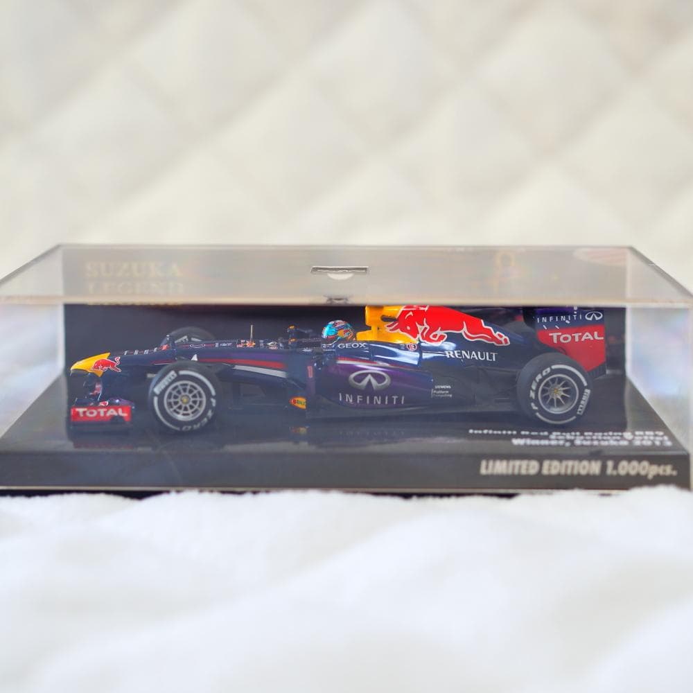 【レア品】ミニチャンプス 1/43 S.ベッテル RB9 レッドブル 鈴鹿LG