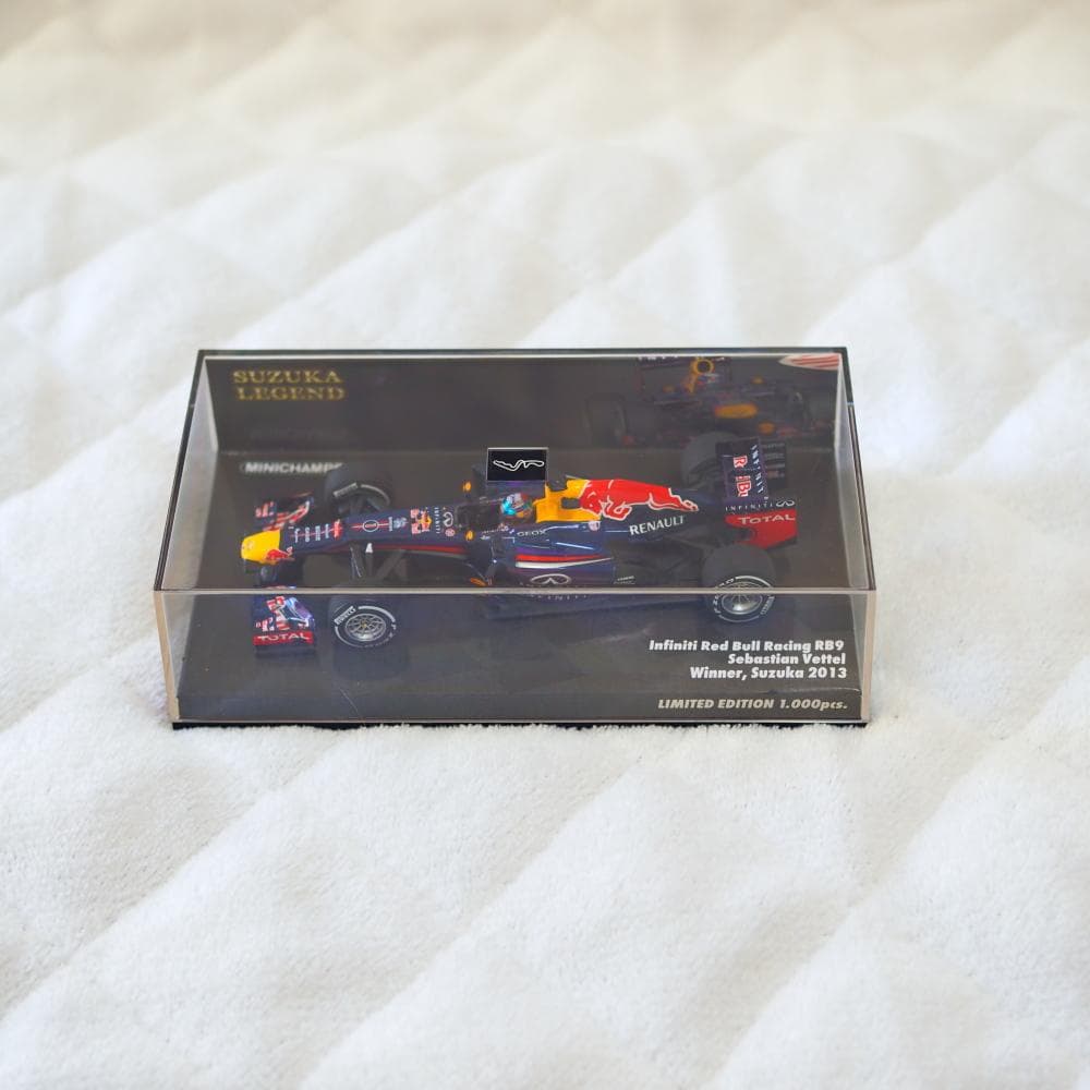 【レア品】ミニチャンプス 1/43 S.ベッテル RB9 レッドブル 鈴鹿LG