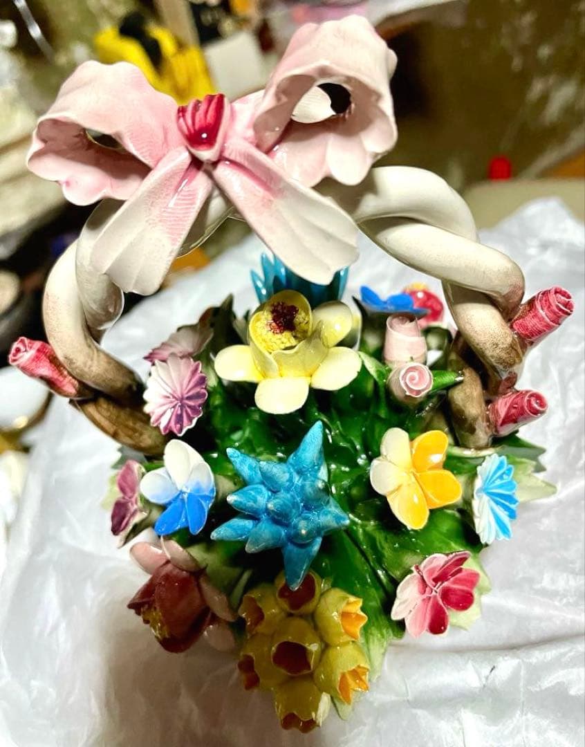 陶器の花かご　製作者: Fullin Mollicaイタリア、カポディモンテ。