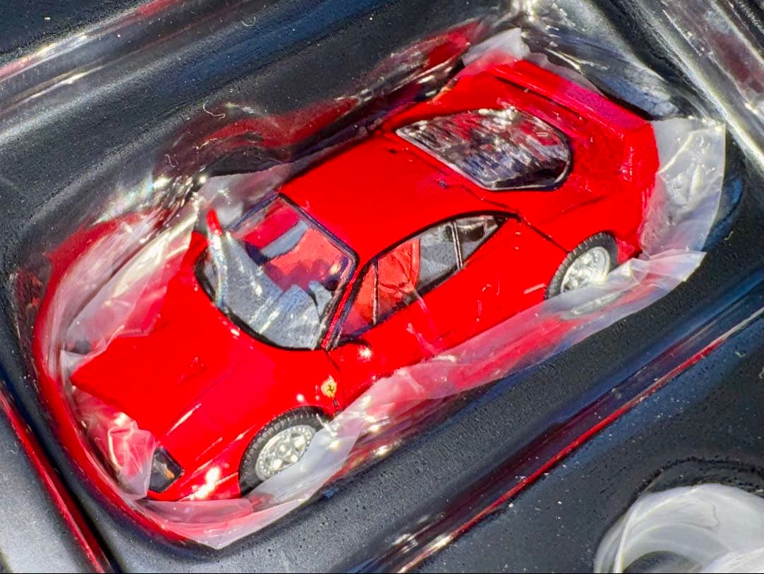 トミカリミテッドヴィンテージネオ フェラーリF40赤　TOMICA NEO