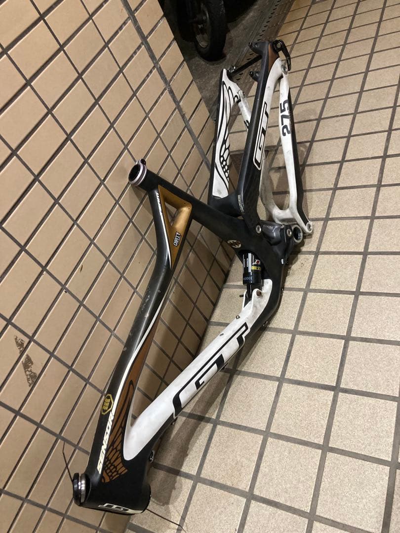 GT Sensor carbon 27.5 フルサスMTBフレーム