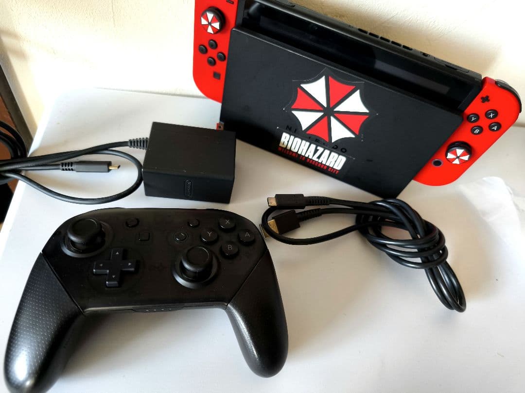 バイオハザードデザイン Nintendo Switch 本体　レッド　プロコン付