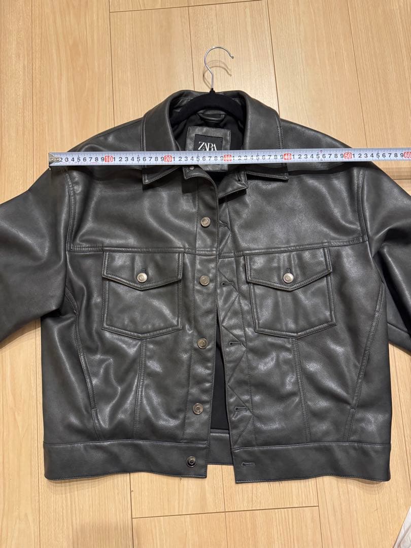 ZARA ブラック フェイクレザージャケット　短丈
