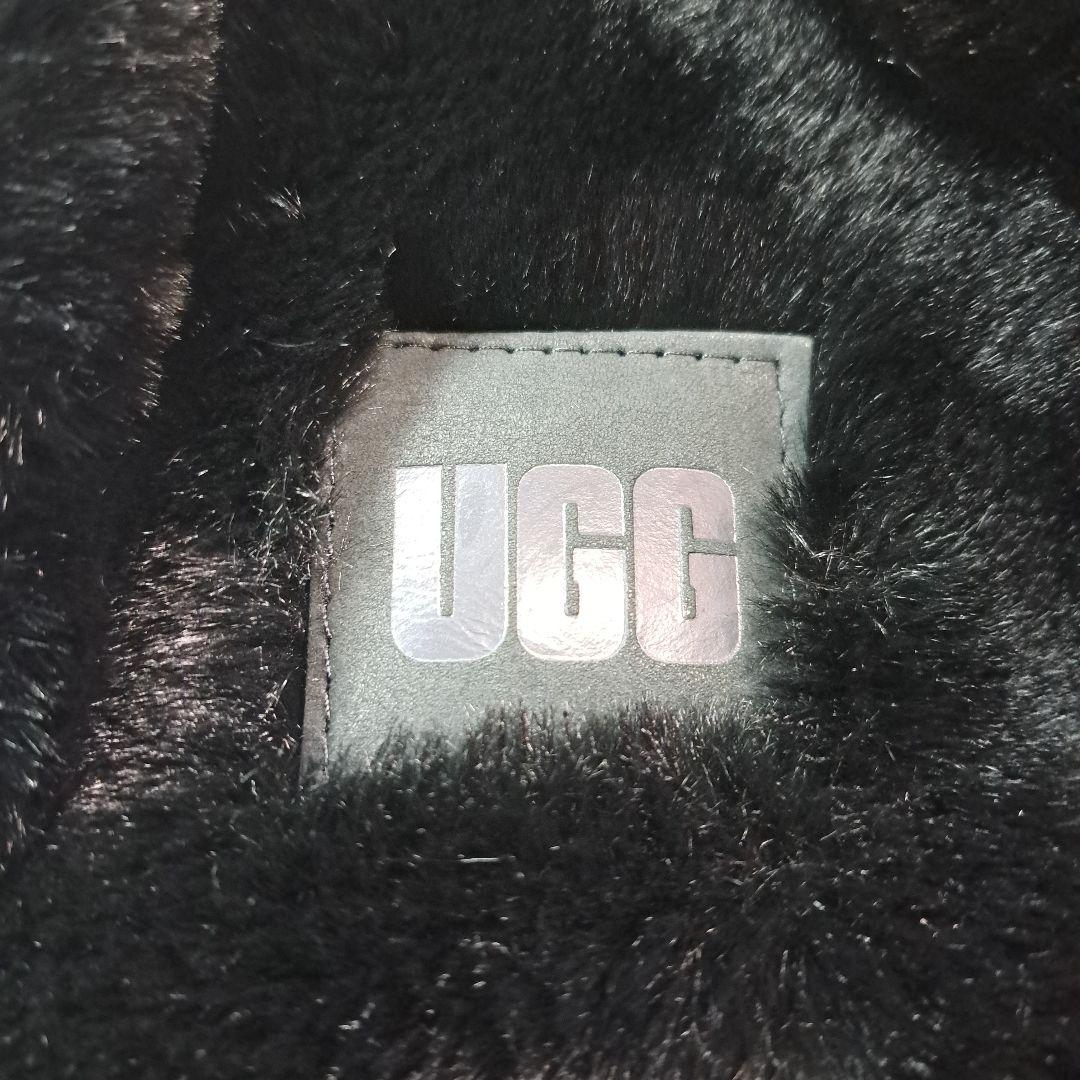 美品　UGG ファー ニット帽 ビーニー 黒 ポンポン付き