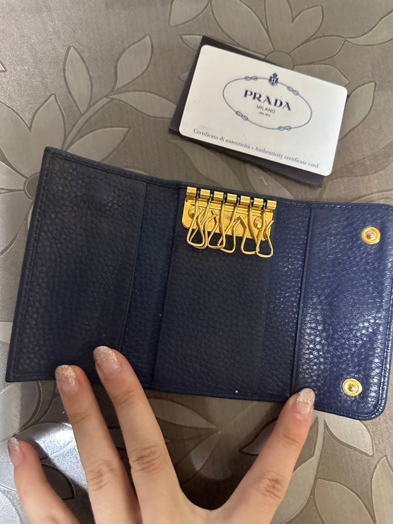 PRADA キーケース ネービー　レザー ゴールド金具 認証カード付