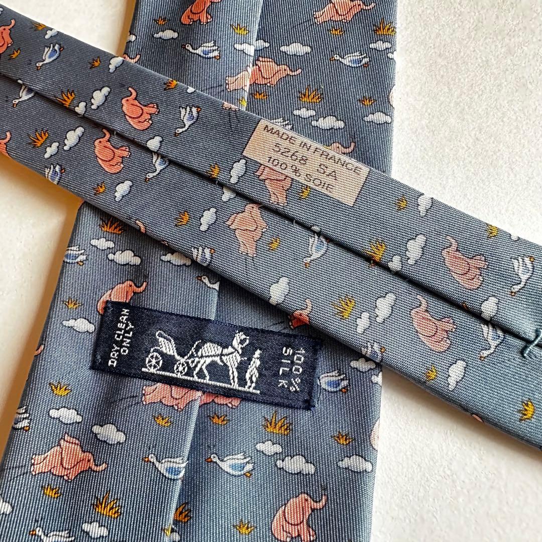 美品　エルメスHERMES 象と雲柄 グレー シルクネクタイ　ヴィンテージ