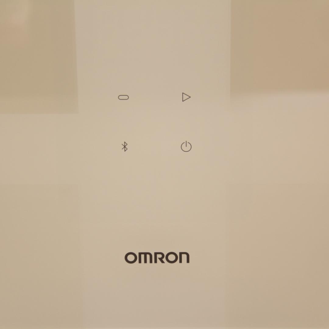 【美品・箱付き】OMRON 体重体組成計 KRD-503T-W スマホ連動タイプ