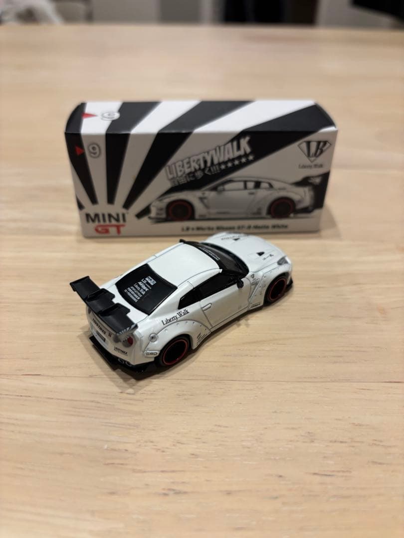 MINIGT LIBERTY WALK リバティーウォーク　 GT-R ホワイト