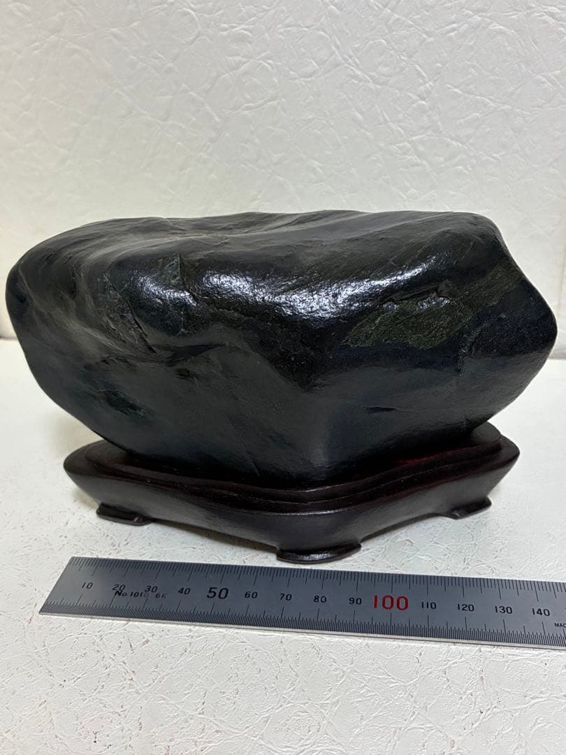 北海道神居古潭石AD 真黒　木製台座付き