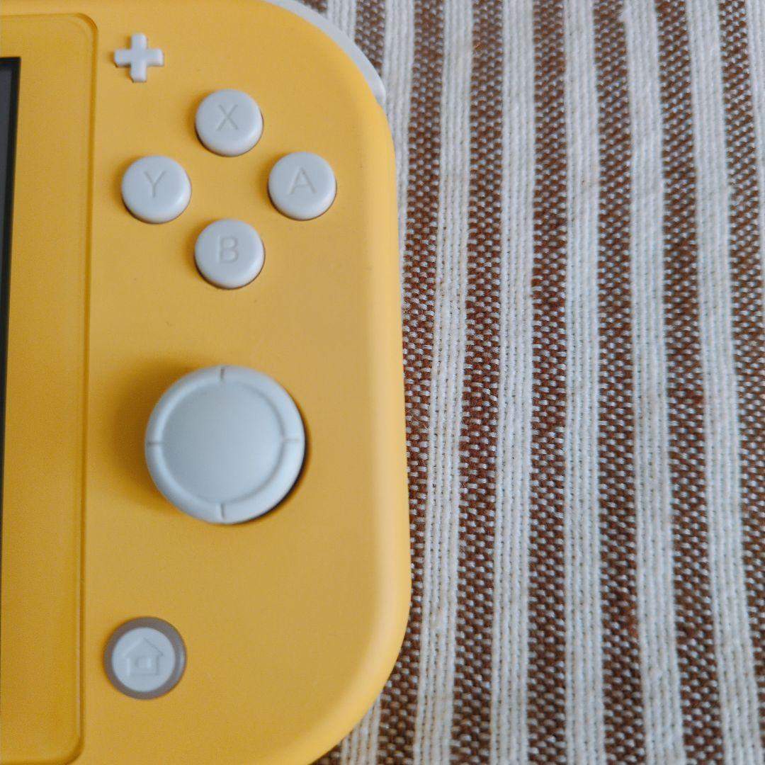 Nintendo Switch Lite イエロー ピカチュウ持ち運びケース付き