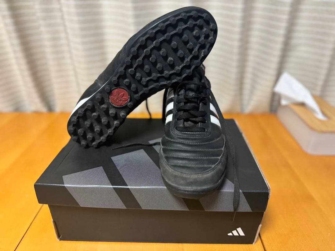 adidas ブラック/ランニングホワイト/レッド