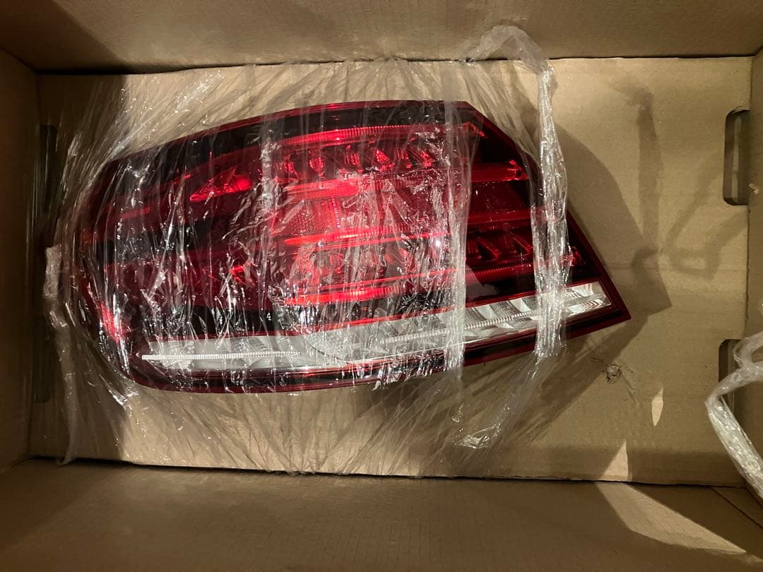 ジャンク!スモール点灯不良Eクラス W212 E63純正 後期 左 テールランプ