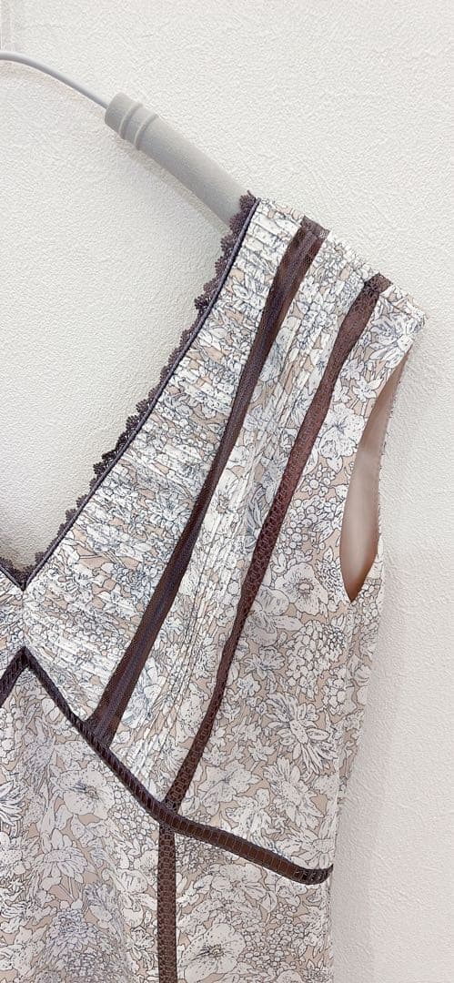 Herlipto Lace Trimmed Floral Dress M ワンピ