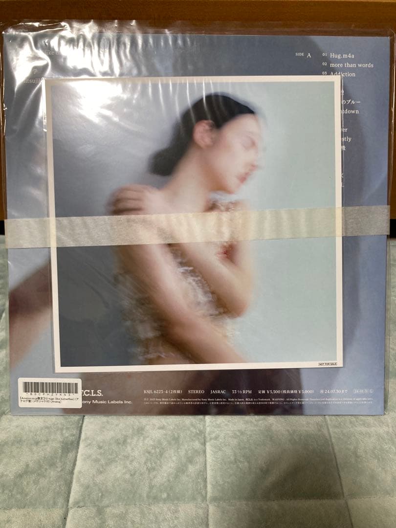 新品　羊文学　「12 hugs (like butterflies)」