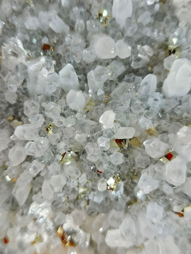 約1.9kg 青森産 パイライト水晶クラスター