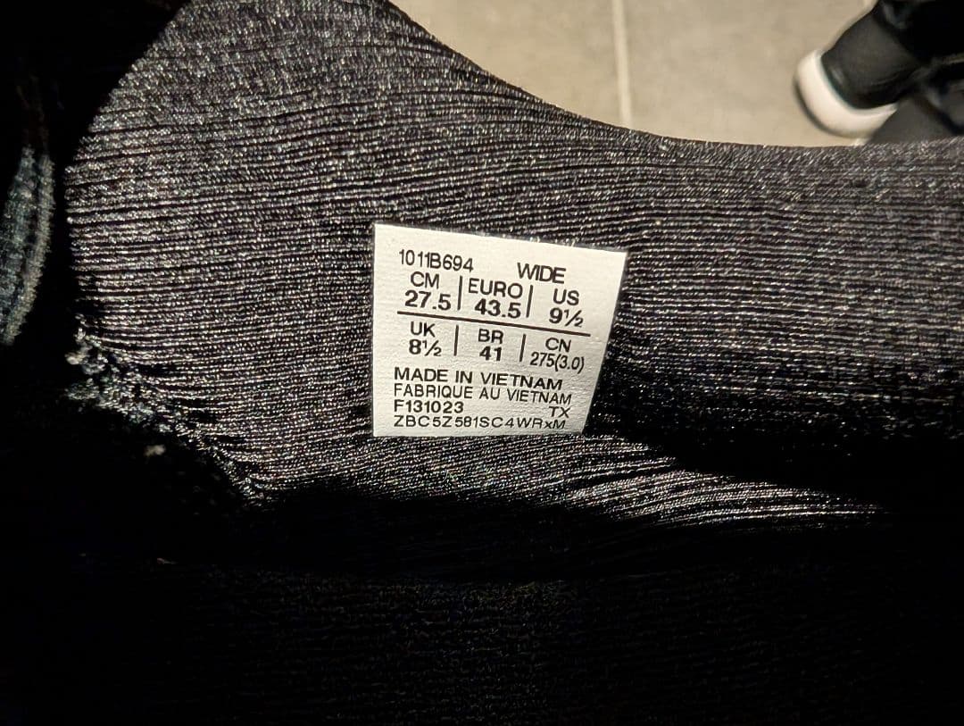 アシックス　asics　ブラック　NOVABLAST 4　27.5cm wide