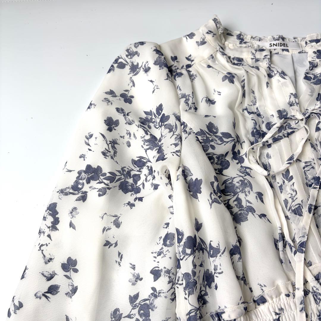 【美品】SNIDEL 24AW Sustainaプリーツプリントワンピース