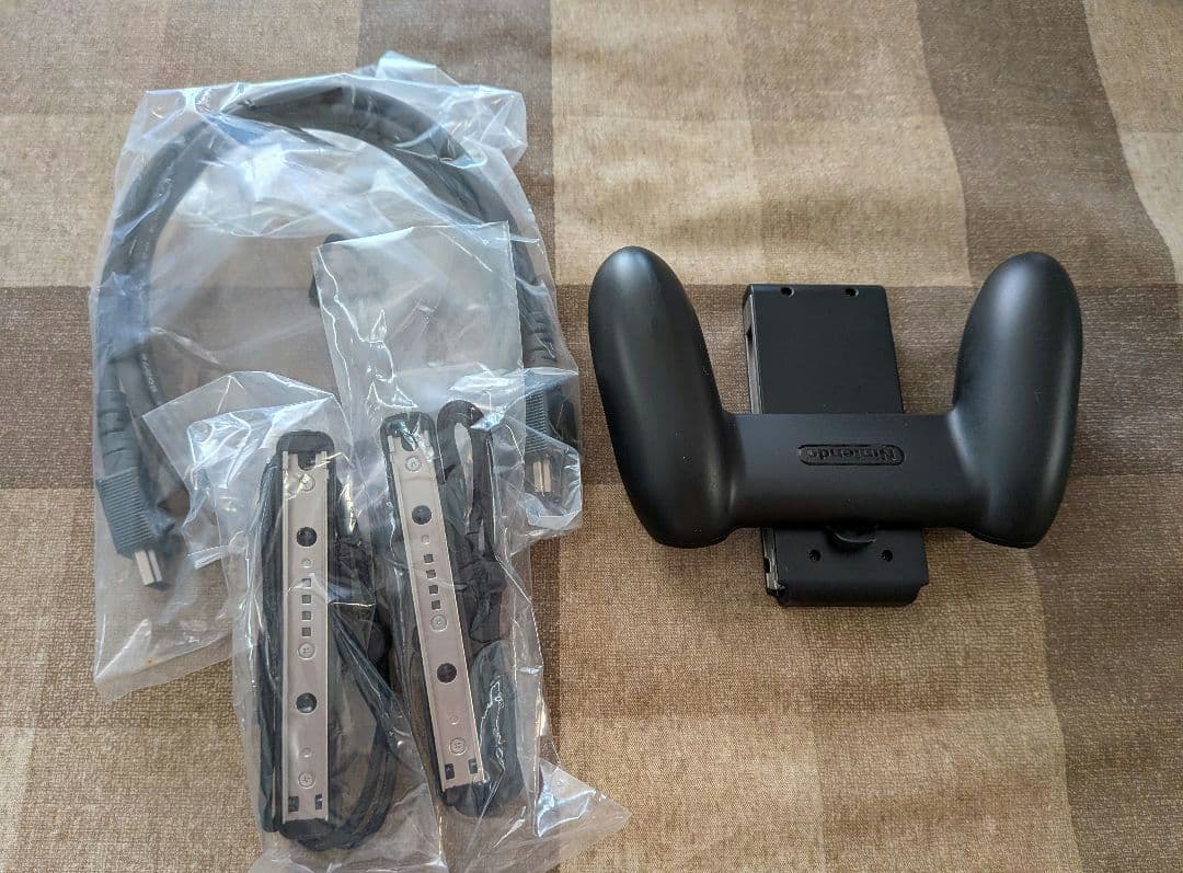 Nintendo Switch 本体　青/赤と、microSD 256