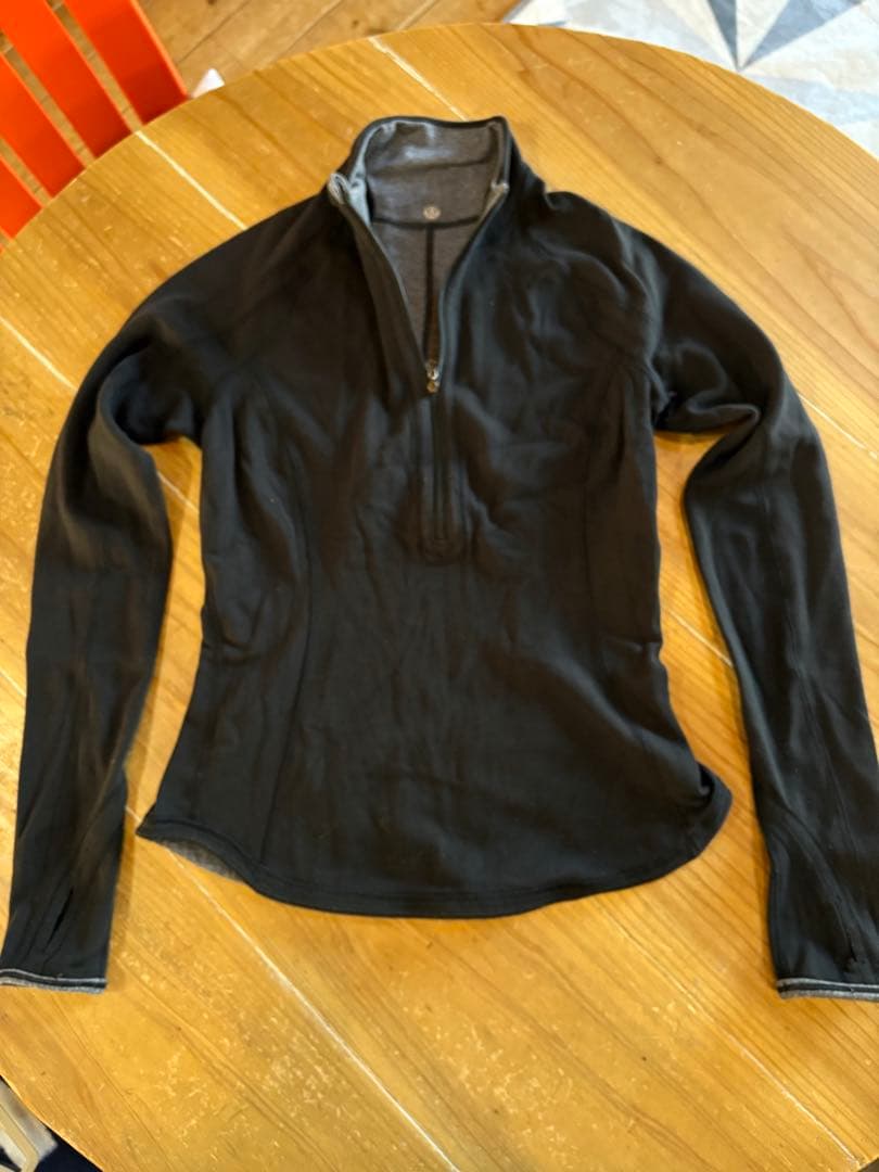 ストレッチ素材 グレー ブラック トップス パンツ セット　ルルレモン　アスレタ