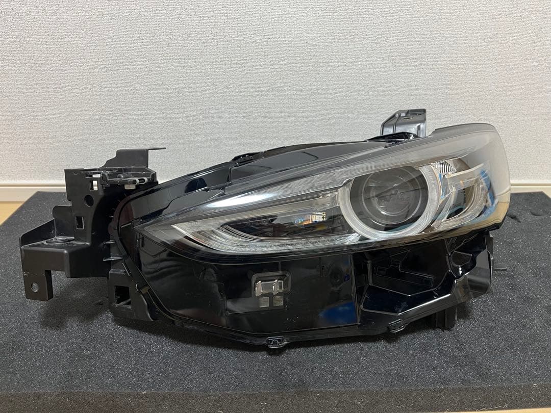 マツダ　アテンザ　GJ型　中期　LEDヘッドライト