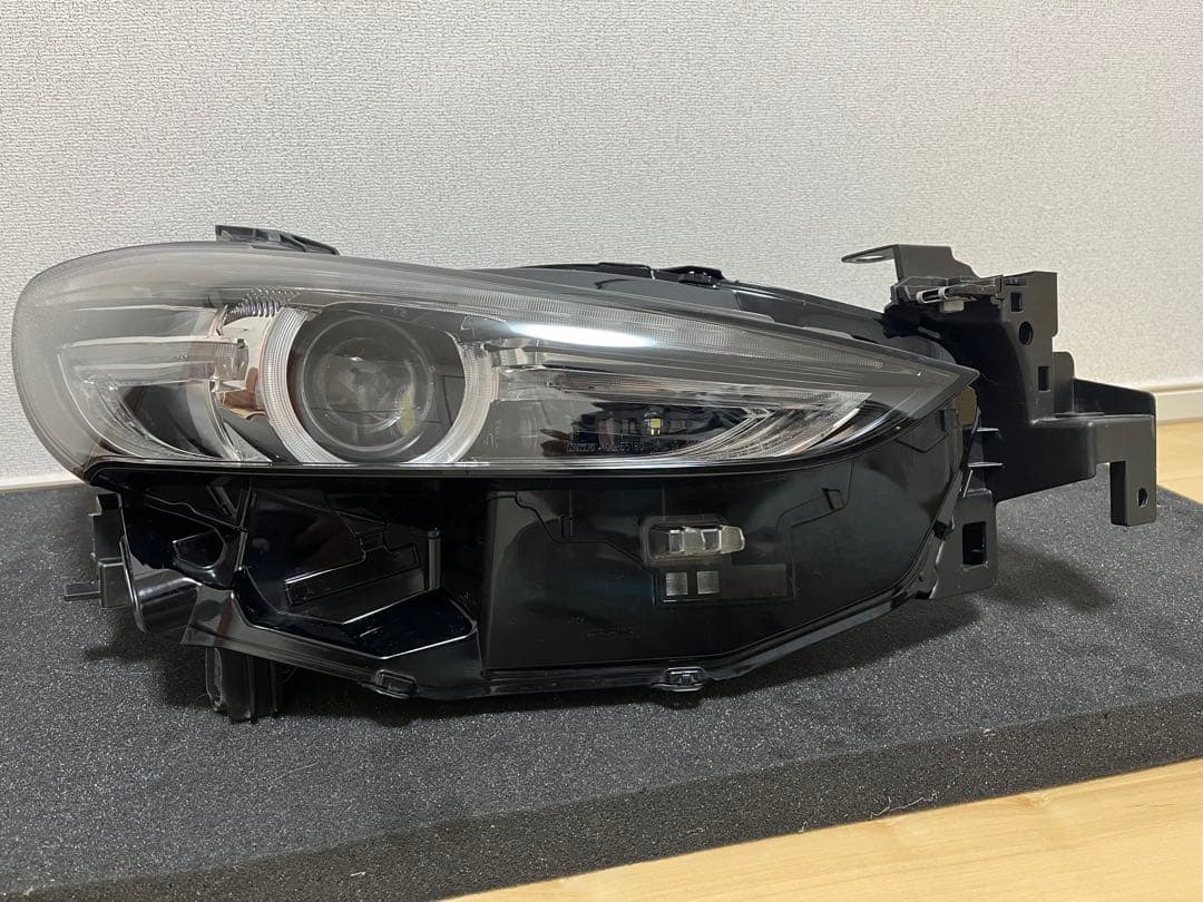 マツダ　アテンザ　GJ型　中期　LEDヘッドライト
