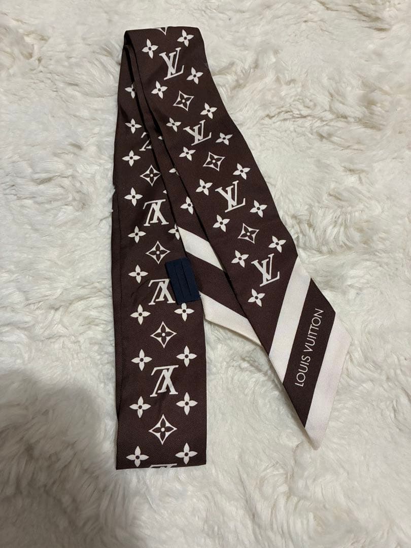 【超美品】LOUIS VUITTON ロゴスカーフ