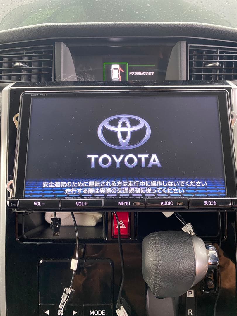 ☆早い者勝ちです☆トヨタ純正　9インチ　ナビ　NSZT-Y66T タンクGT外し