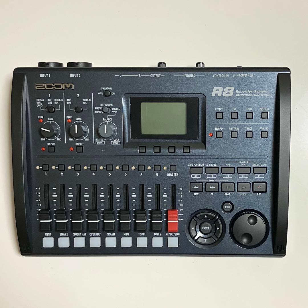 Zoom R8 マルチトラックレコーダー 32GBカード2枚付属