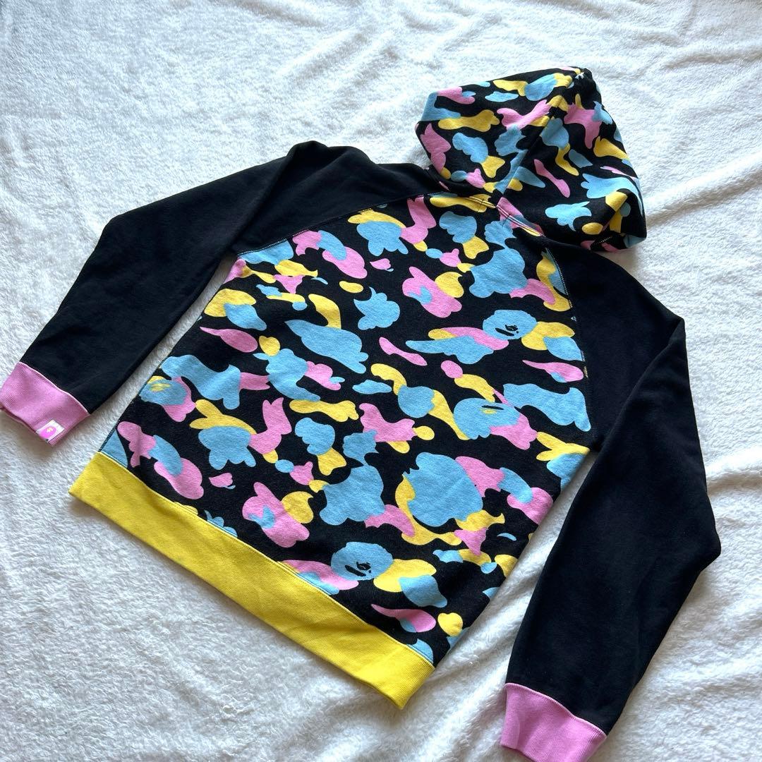 A BATHING APE 　APEE パーカー　総柄