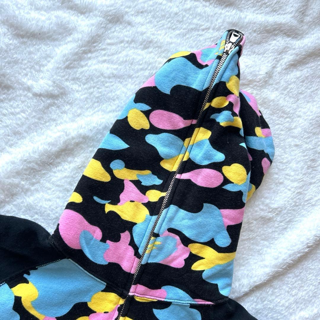 A BATHING APE 　APEE パーカー　総柄