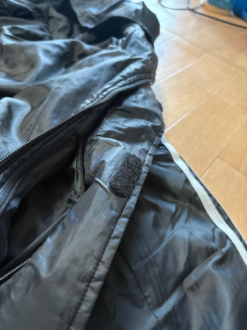 adidas ロングベンチコート