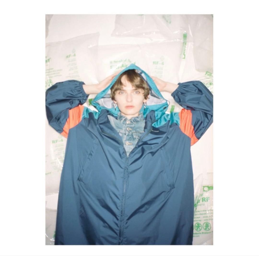 HOLIDAY WATERPROOF WIND DRESS ナイロンジャケット