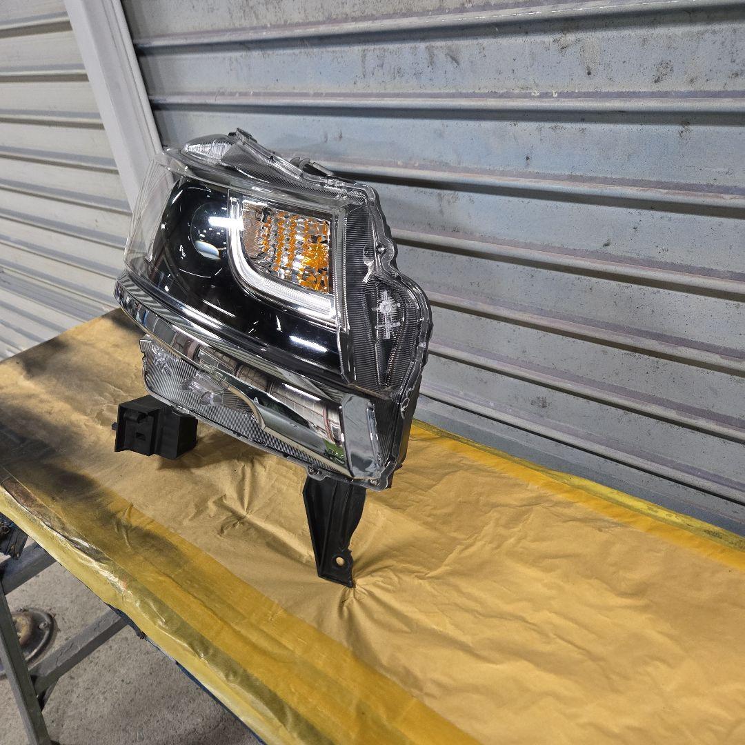 スズキ　MH55S　MH95S　ワゴンRカスタムZ 右ライト　100-593CB