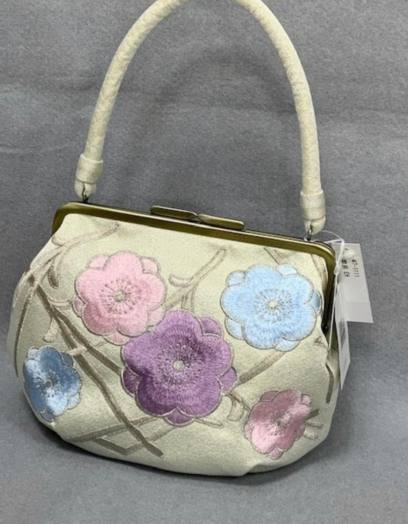 成人式・卒業式に◆アンティーク系ガマ口タイプ・刺繍入りバック