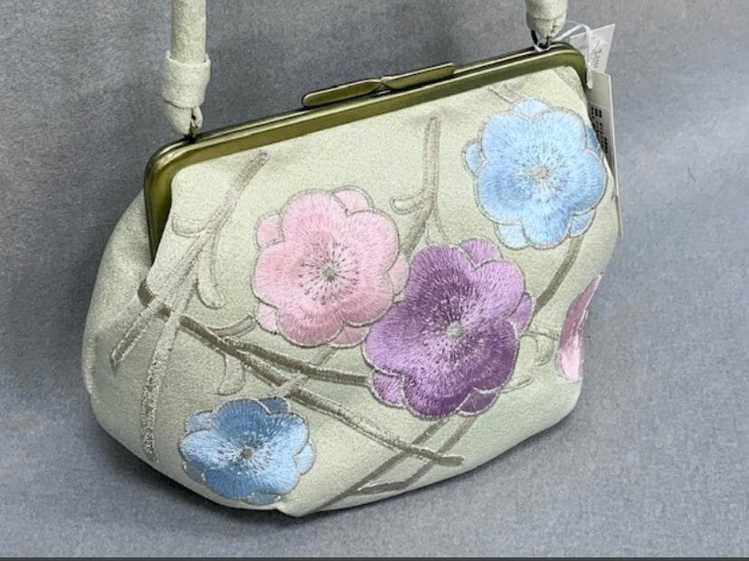 成人式・卒業式に◆アンティーク系ガマ口タイプ・刺繍入りバック