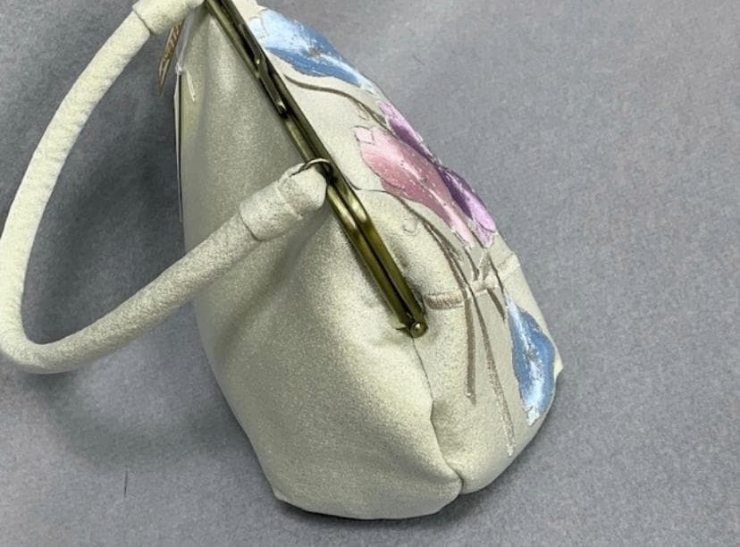 成人式・卒業式に◆アンティーク系ガマ口タイプ・刺繍入りバック