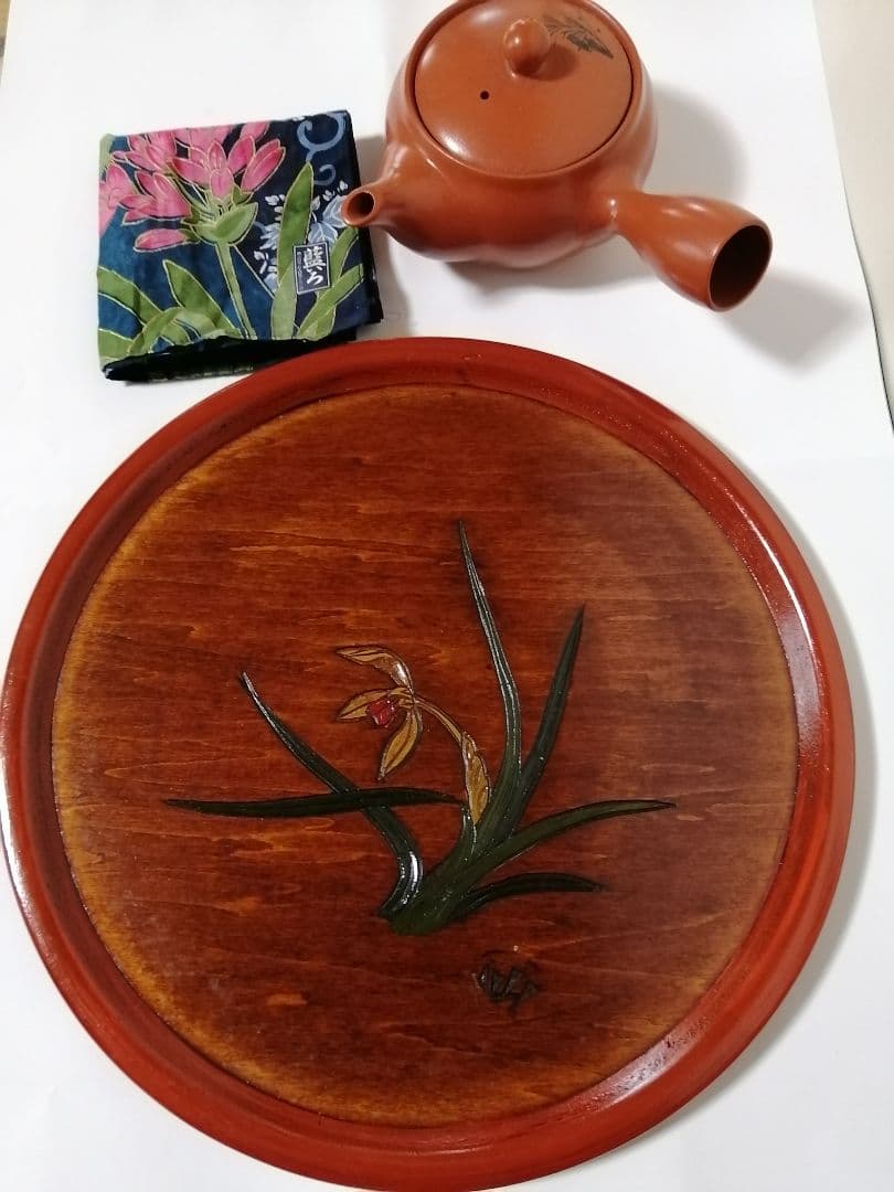 漆塗り　木彫りお盆　伝統工芸品