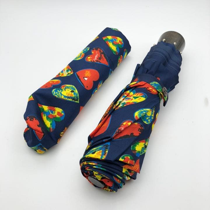 【ジャンニヴェルサーチ　折り畳み雨傘】紺色ハート柄華やかかわいい