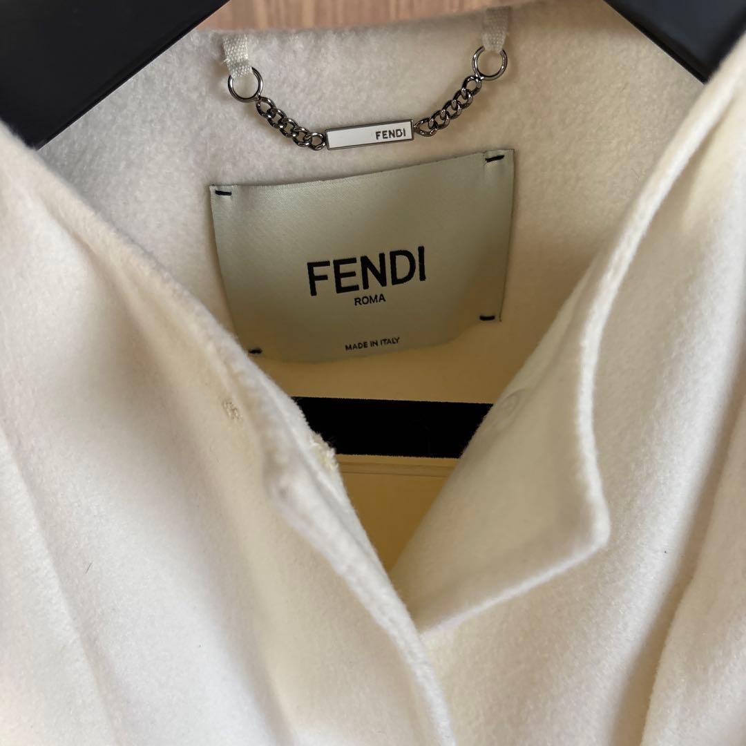 タイムセール！FENDI フェンディ　ファー付き ケープコート　レア色！